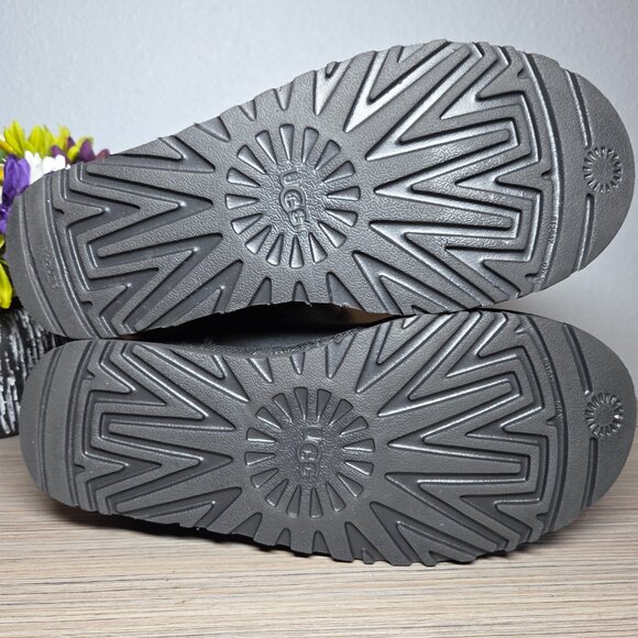 UGG Bailey Bow II Glimmer Winter Boots – Size: 7 (Women’s) - Picture 8 of 9